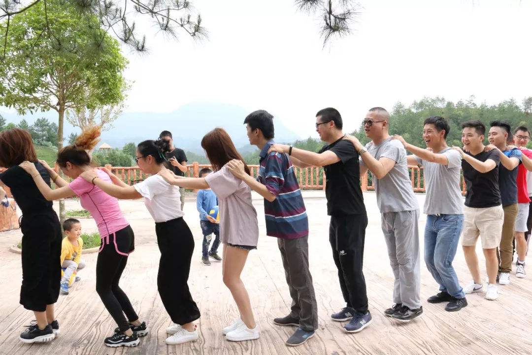 拓展訓(xùn)練破冰游戲兔子舞