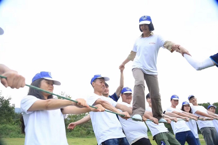 拓展訓(xùn)練項目【動力繩圈】 拓展訓(xùn)練項目【動力繩圈】