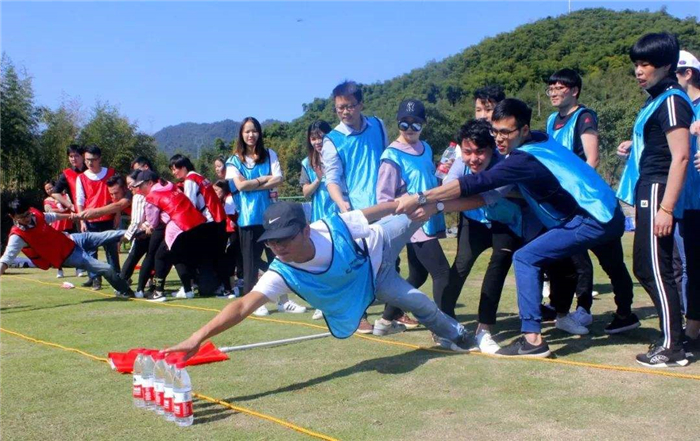 拓展訓練團隊游戲【群龍取水】
