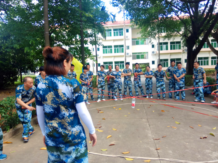 拓展訓練團隊游戲【雷區取水】