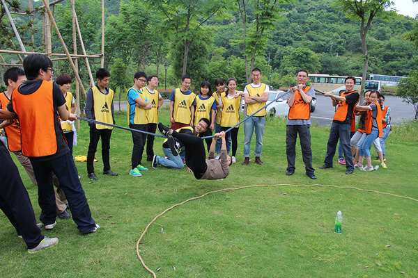 拓展訓練團隊游戲【雷區取水】