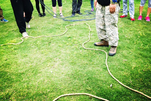 拓展訓練團隊游戲【雷區取水】