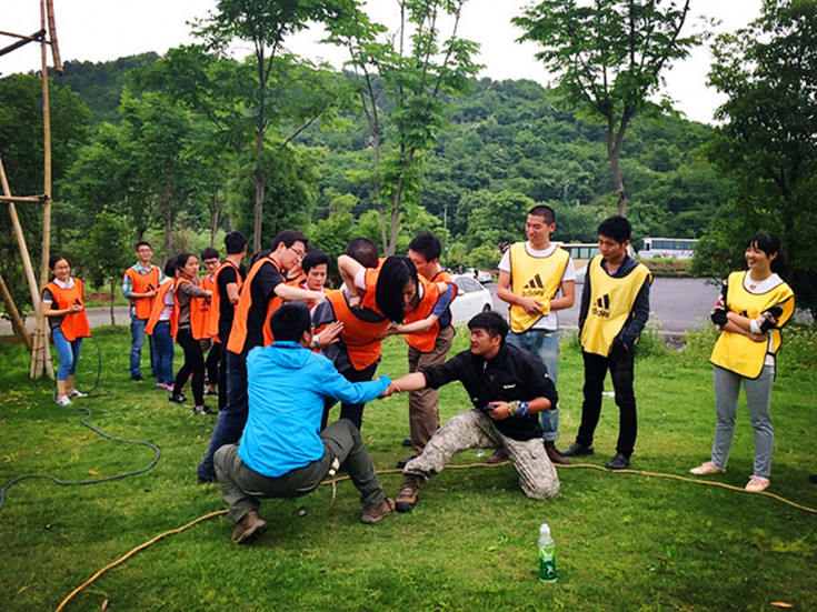 拓展訓練團隊游戲【雷區取水】